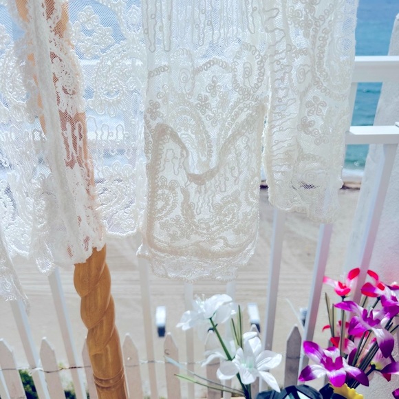 Elegant almost White Lace Top cardigan NWOT - Picture 6 of 10